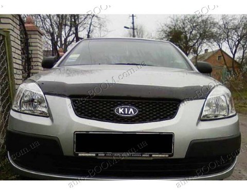 Дефлектор капота на Kia Rio 05-11 темная (Sim)