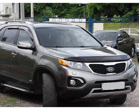 Дефлектор капота на Kia Sorento 2 09- (Sim)