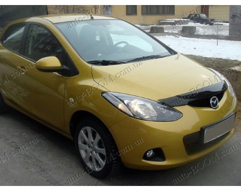 Дефлектор капота на Mazda 2 08- (Sim)