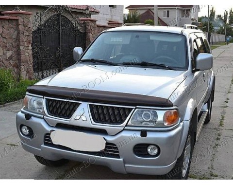 Дефлектор капота на Mitsubishi Pajero Sport 00-09 (Sim)