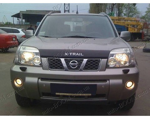 Дефлектор капота на Nissan X-Trail 00-08 logo (Sim)