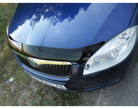 Дефлектор капота на Skoda Fabia 2 07-10 (Sim)