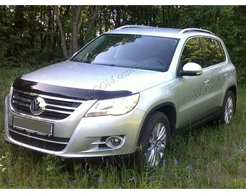 Дефлектор капота на VW Tiguan 08- (Sim)