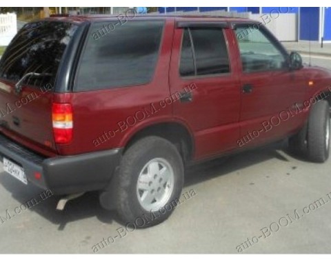 Дефлекторы окон на Chevrolet Blazer 94-04 (Cobra Tuning)