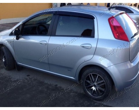 Дефлекторы окон на Fiat Grande Punto 05- 5дверей (Cobra Tuning)