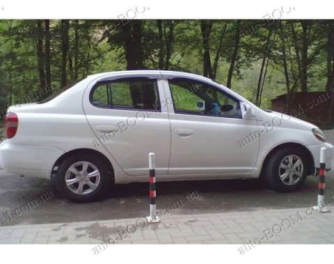 Дефлекторы окон на Toyota Platz 99-05 (Cobra Tuning)