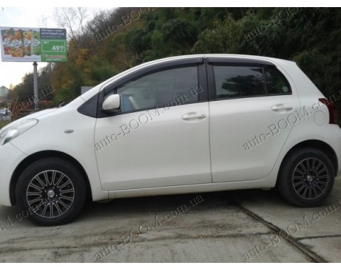 Дефлекторы окон на Toyota Yaris 2 06-11 3двери (Cobra Tuning)